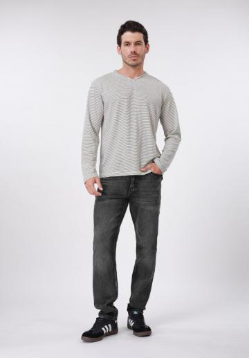 Прямые джинсы