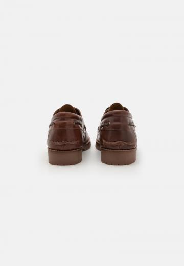 Ботинки на шнуровке