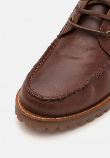 Ботинки на шнуровке