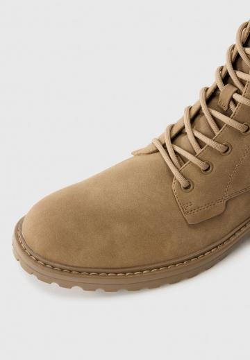 Ботинки на шнуровке