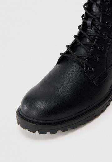 Ботинки на шнуровке