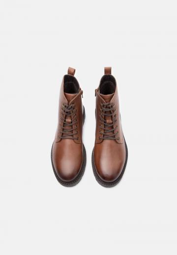 Ботинки на шнуровке