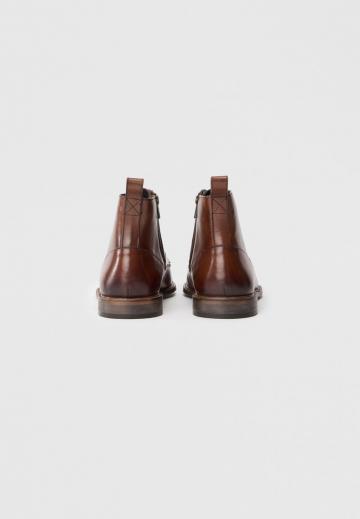 Ботинки на шнуровке