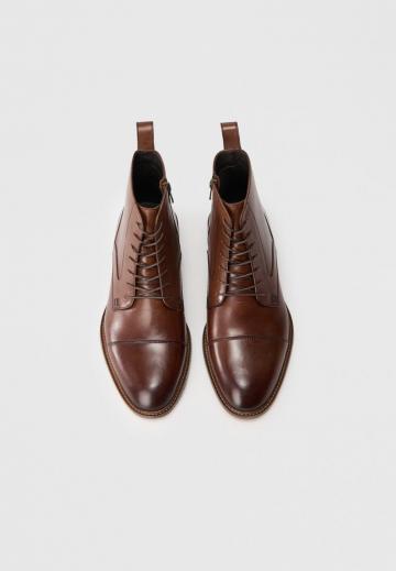 Ботинки на шнуровке