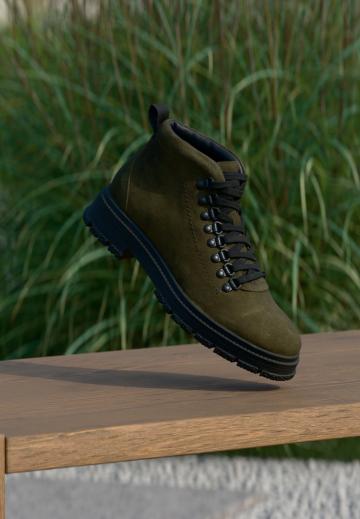 Ботинки на шнуровке