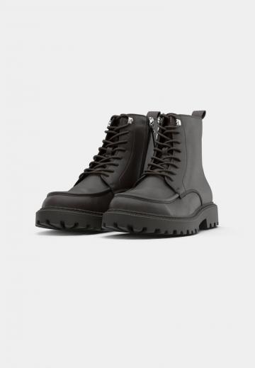 Ботинки на шнуровке