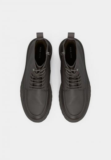 Ботинки на шнуровке