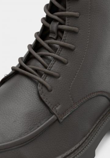 Ботинки на шнуровке