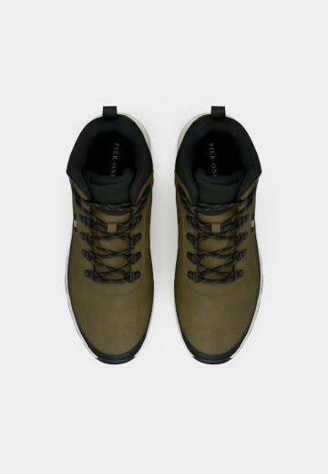 Походные ботинки