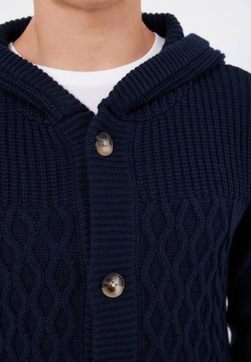 Вязаная кофта