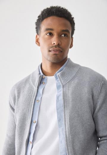 Вязаная кофта