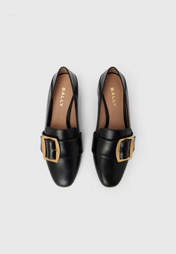 Туфли с высоким носом