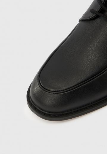 Ботинки на шнуровке