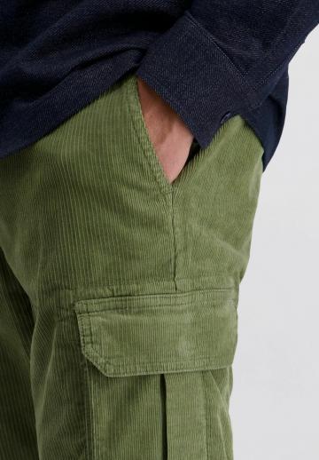 Брюки с накладными карманами