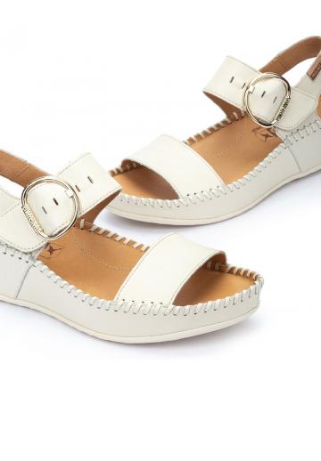 Босоножки на танкетке