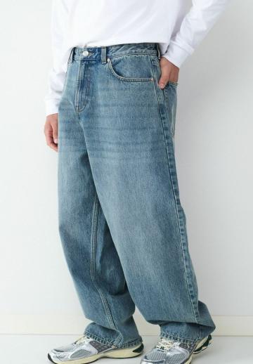 Прямые джинсы