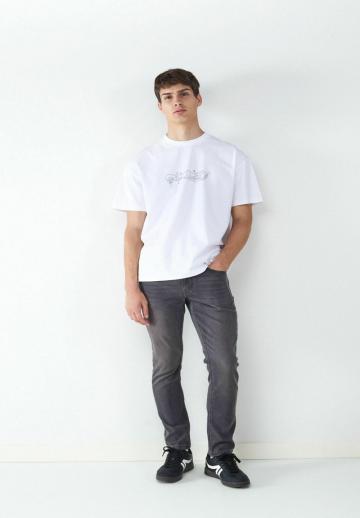 Узкие джинсы