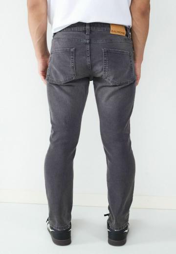 Узкие джинсы