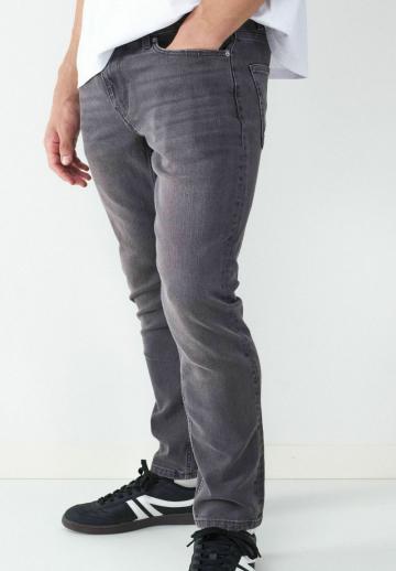 Узкие джинсы