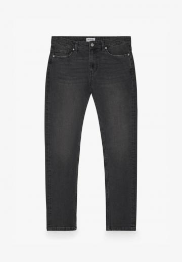 Узкие джинсы