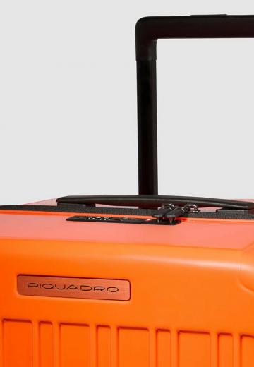 Чемодан на колесах