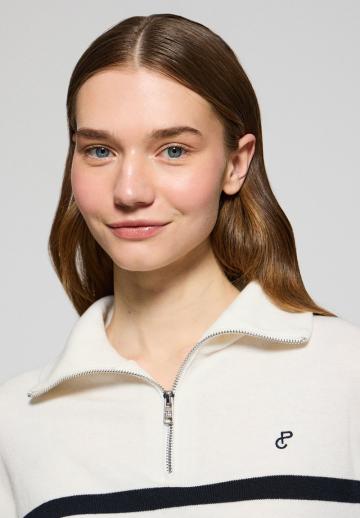 Пуловер в полоску