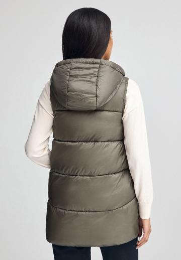 Длинный жилет