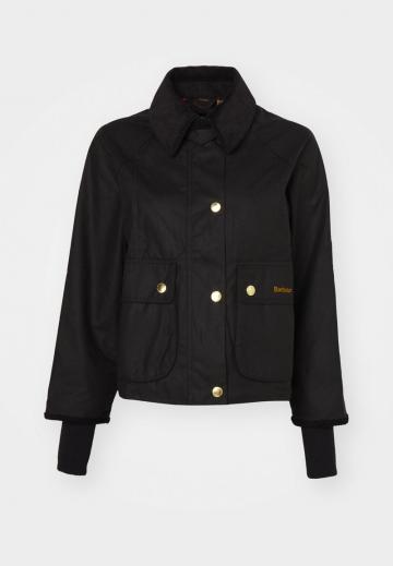 Куртка с накладнымит карманами