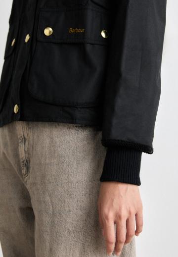 Куртка с накладнымит карманами