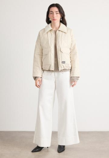 Куртка с накладнымит карманами