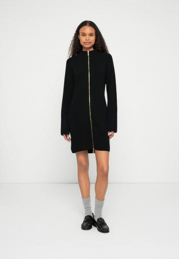 Вязаное платье