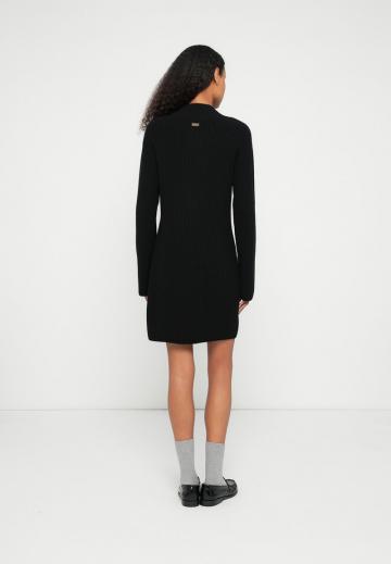 Вязаное платье