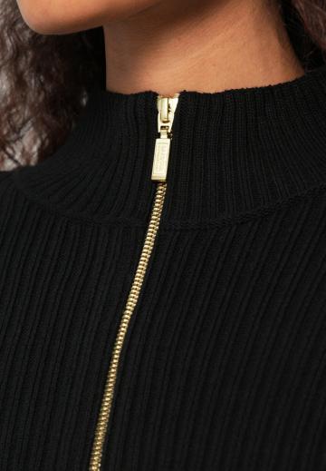 Вязаное платье