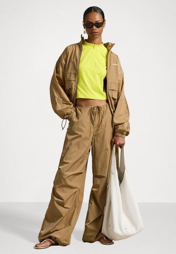 Куртка с накладнымит карманами