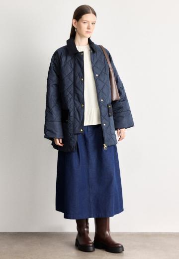 Юбка с накладными карманами