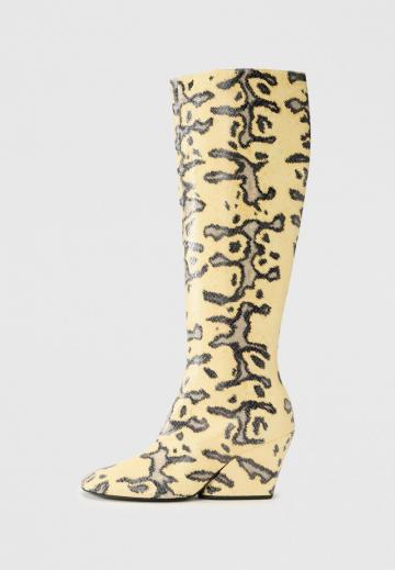 Высокие сапоги