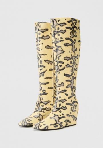 Высокие сапоги