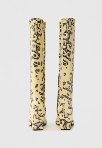 Высокие сапоги