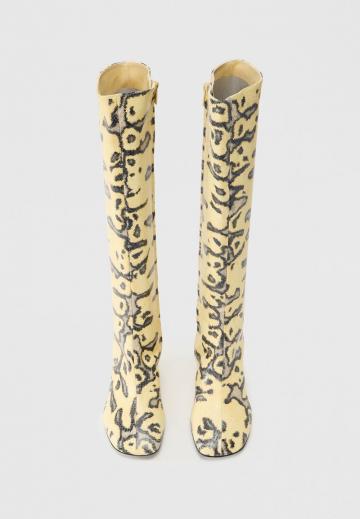 Высокие сапоги