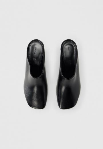 Босоножки на каблуке