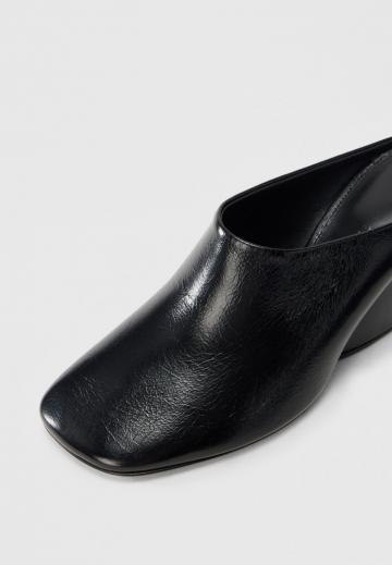 Босоножки на каблуке