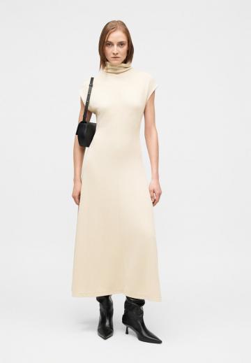 Вязаное платье