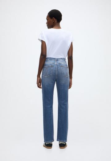 Прямые джинсы