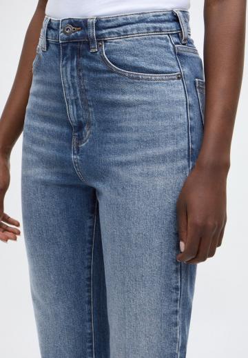 Прямые джинсы