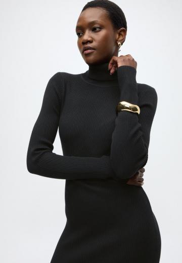 Вязаное платье