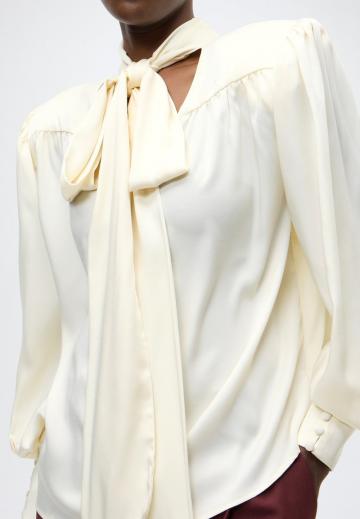 Атласная блузка