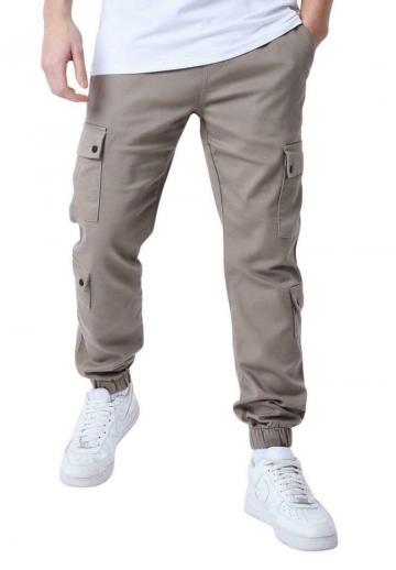 Брюки с накладными карманами