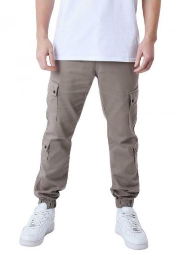 Брюки с накладными карманами