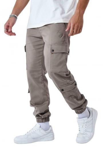 Брюки с накладными карманами