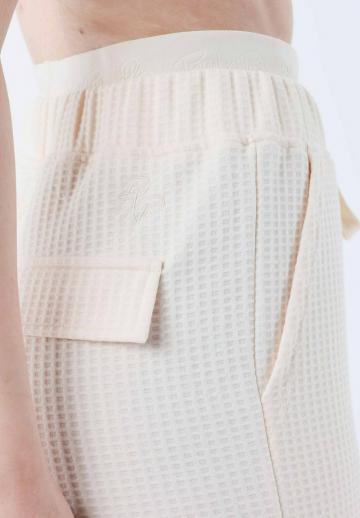 Брюки с накладными карманами